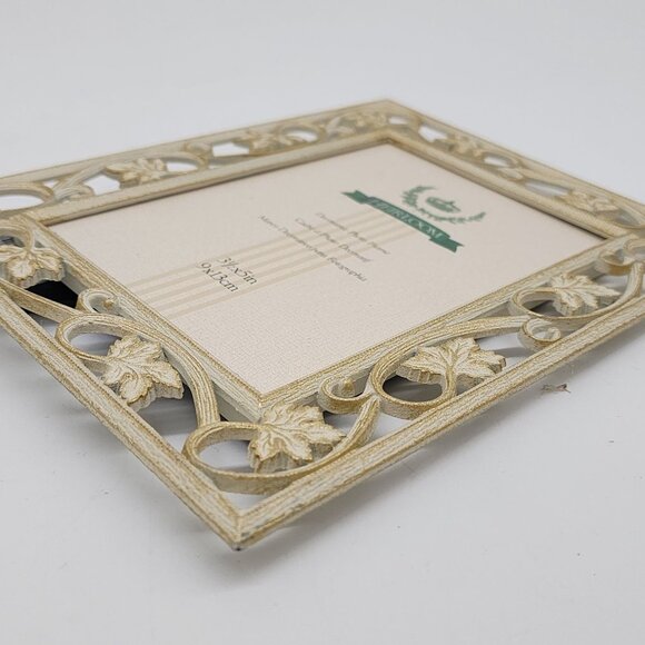 Decorative Heirloom Photo Frame 3.5" X 5" Intricate Leaf Design Ivory & Gold Fin - Picture 9 of 10